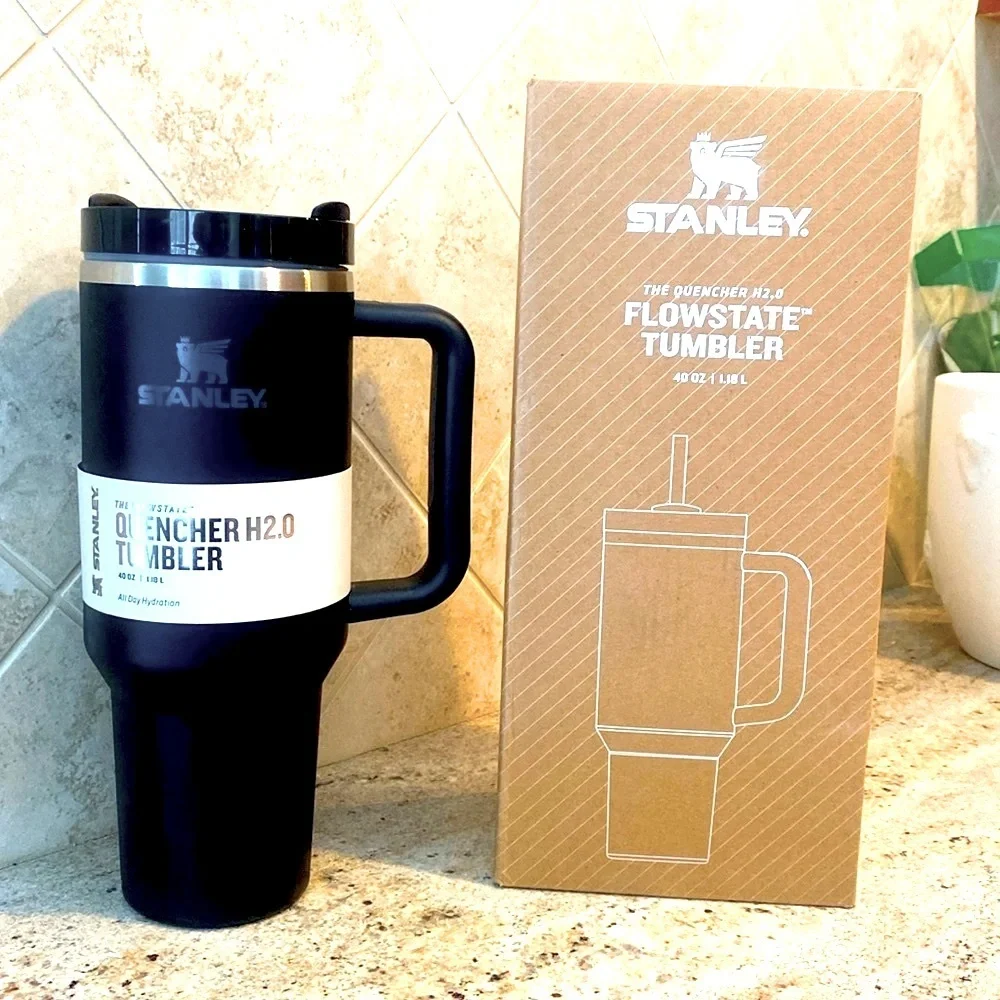 Stanley Black Quencher H2.0 40 oz Tumbler. Brand new is box - Picture 1 of 11